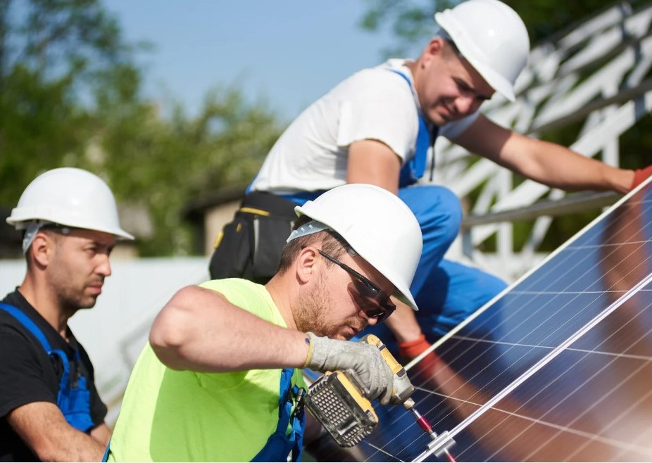 How Are Homeowners Choosing the Best Solar Installers? | A.R. Marketing House Graphic Design